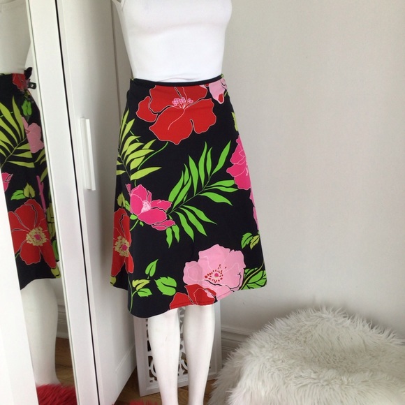 monte Dresses & Skirts - 🌸 floral skirt